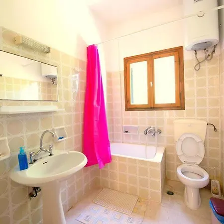 Katerina Pool * Αχαράβη